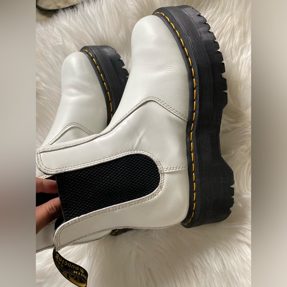 Dr. Martens SMOOTH LEATHER PLATFORM Women Chelsea Boot Size US 8 women’s - Picture 10 of 12